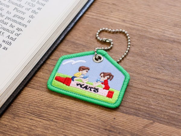 画像1: 【ネコポスOK】　Old Resta　刺繍キーホルダー　ぺんてるくれよん (1)