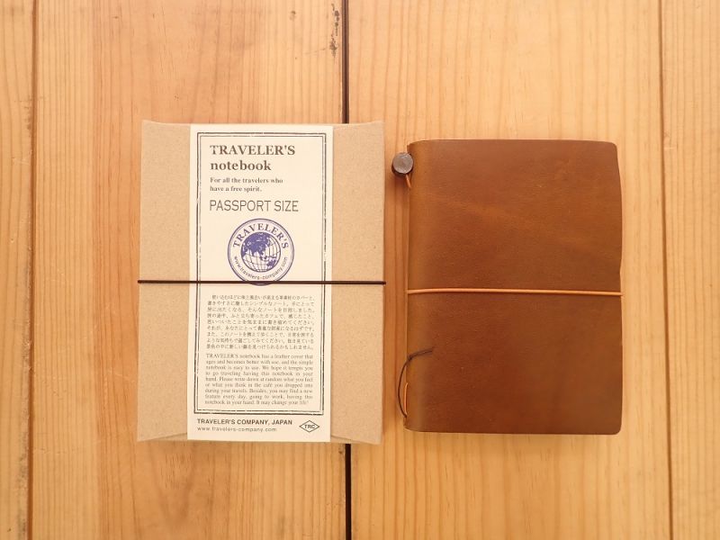 ネコポスOK】 Traveler's Notebook/トラベラーズノート パスポートサイズ キャメル - 旅屋