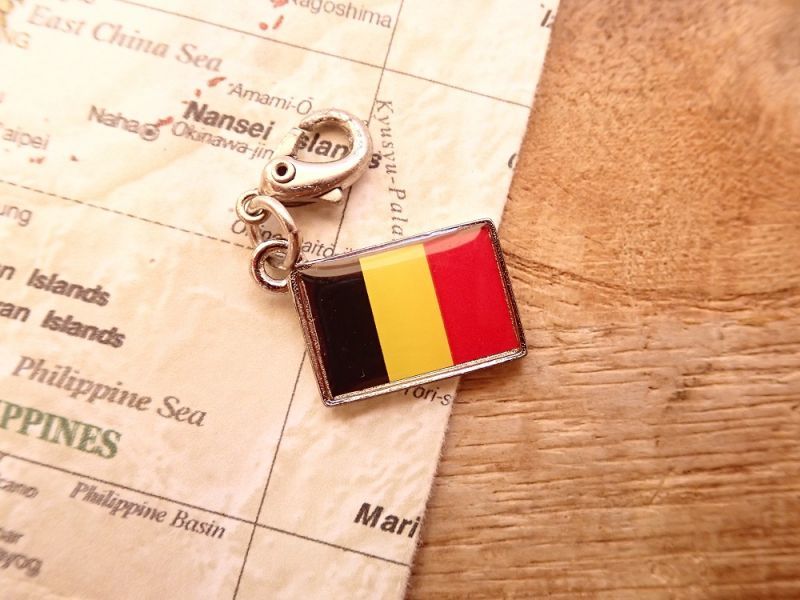 ネコポスok 世界の国旗 チャーム ベルギー 1個 旅屋